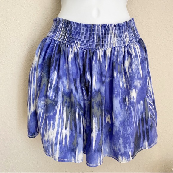 Athleta Sneaky Flowy Shorts - Picture 1 of 5